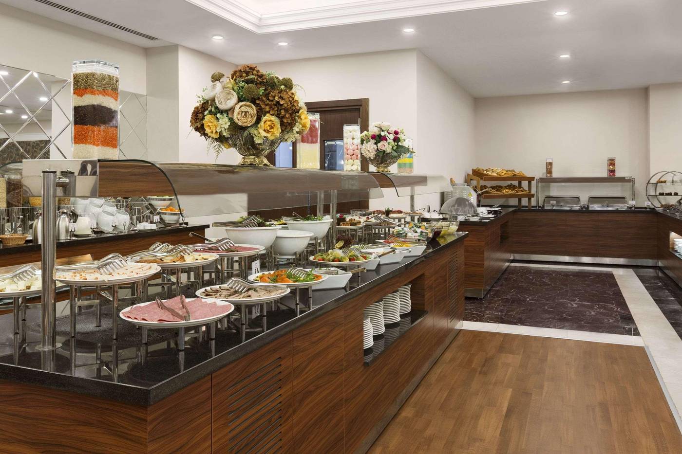 Ramada-Hotel---Suites-by--Istanbul-Merter-Restaurant-13