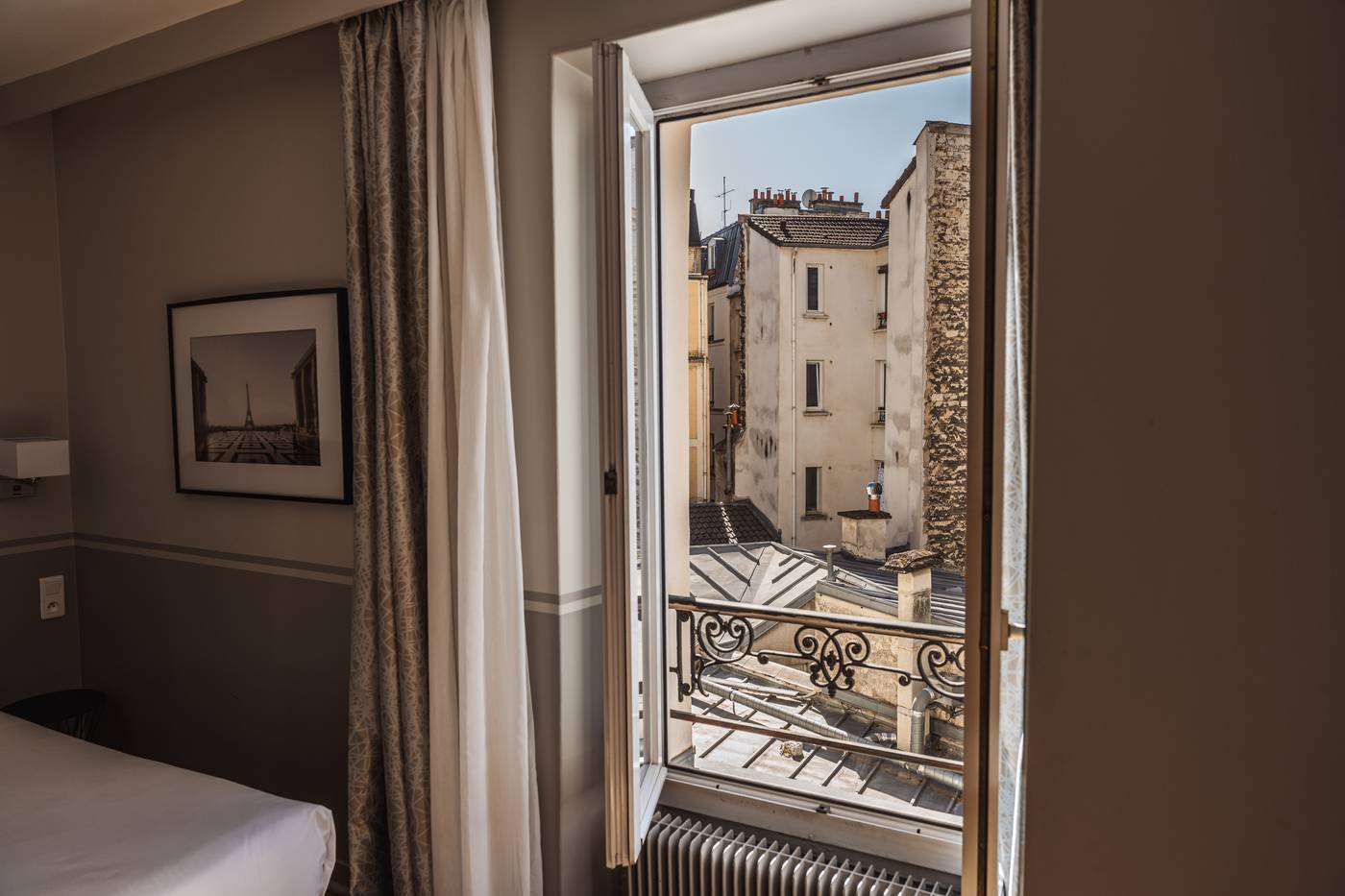 Hotel-Eiffel-Segur-Room-5