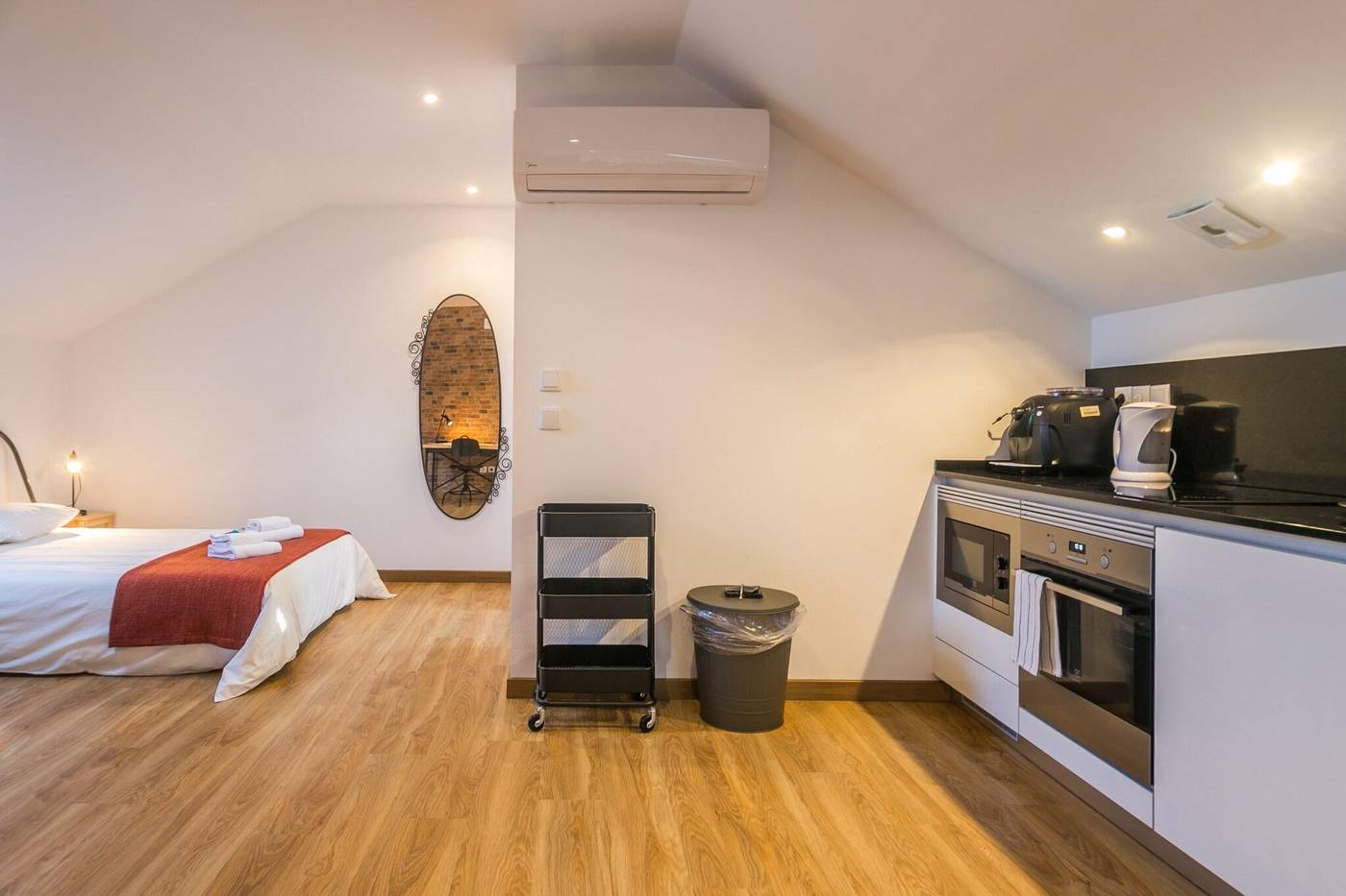 Home-Out-Rooms---Apartments-Room-74