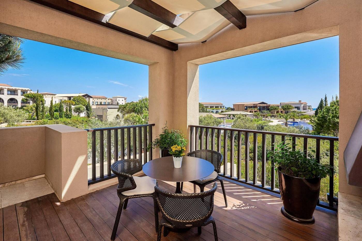 The-Romanos--A-Luxury-Collection-Resort-Room-13