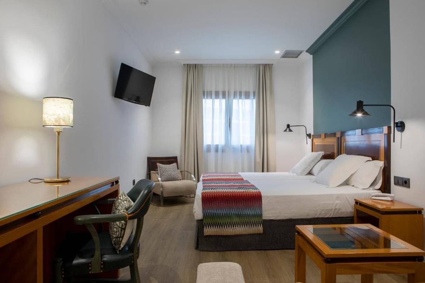 Don-Curro-Room-3