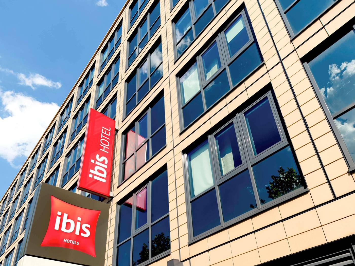 ibis-Muenchen-Parkstadt-Schwabing-Lobby-51