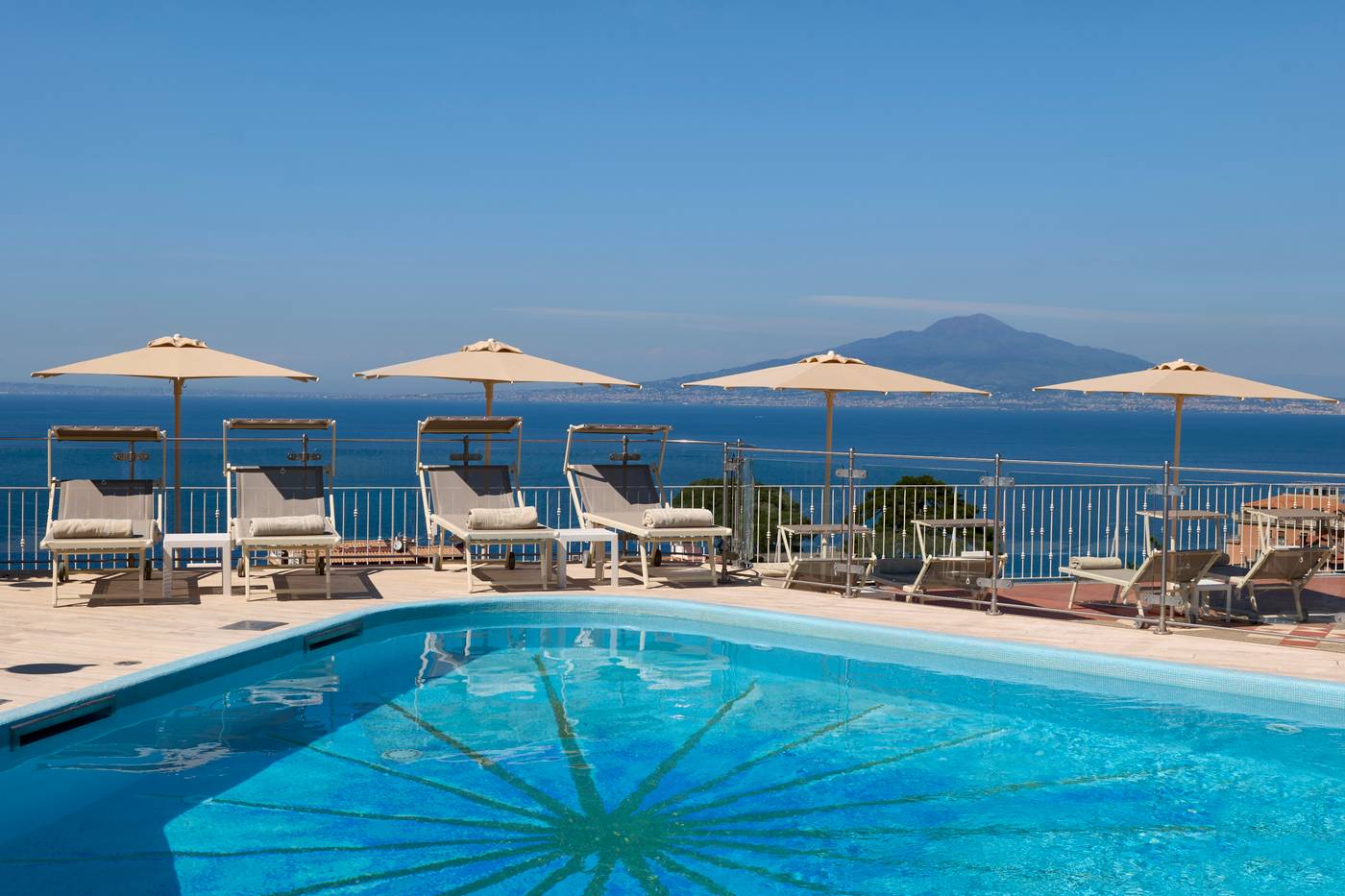 Grand-Hotel-de-la-Ville-Pool-2