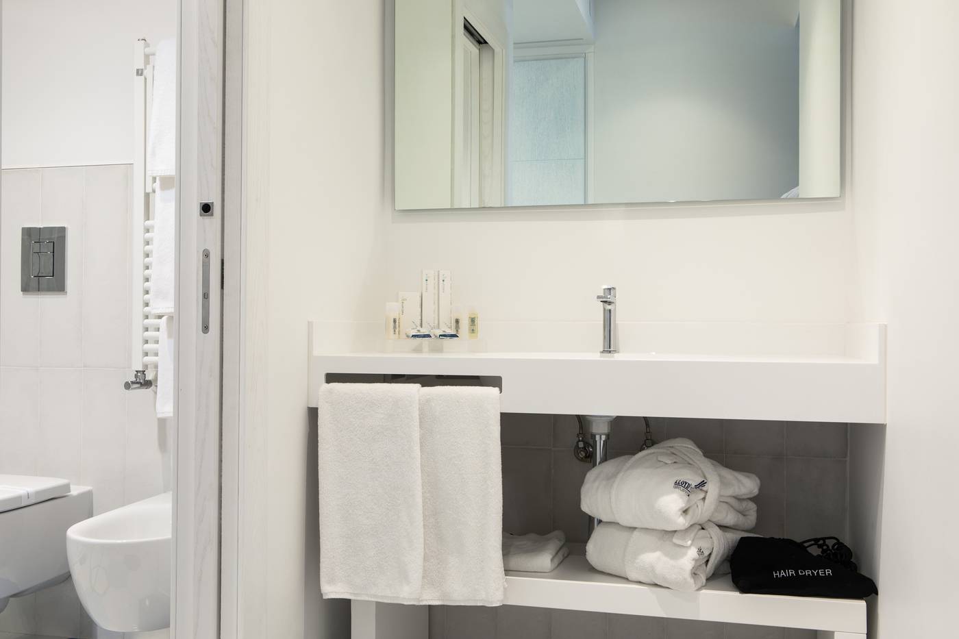 Lloyd-s-Baia-Room-32