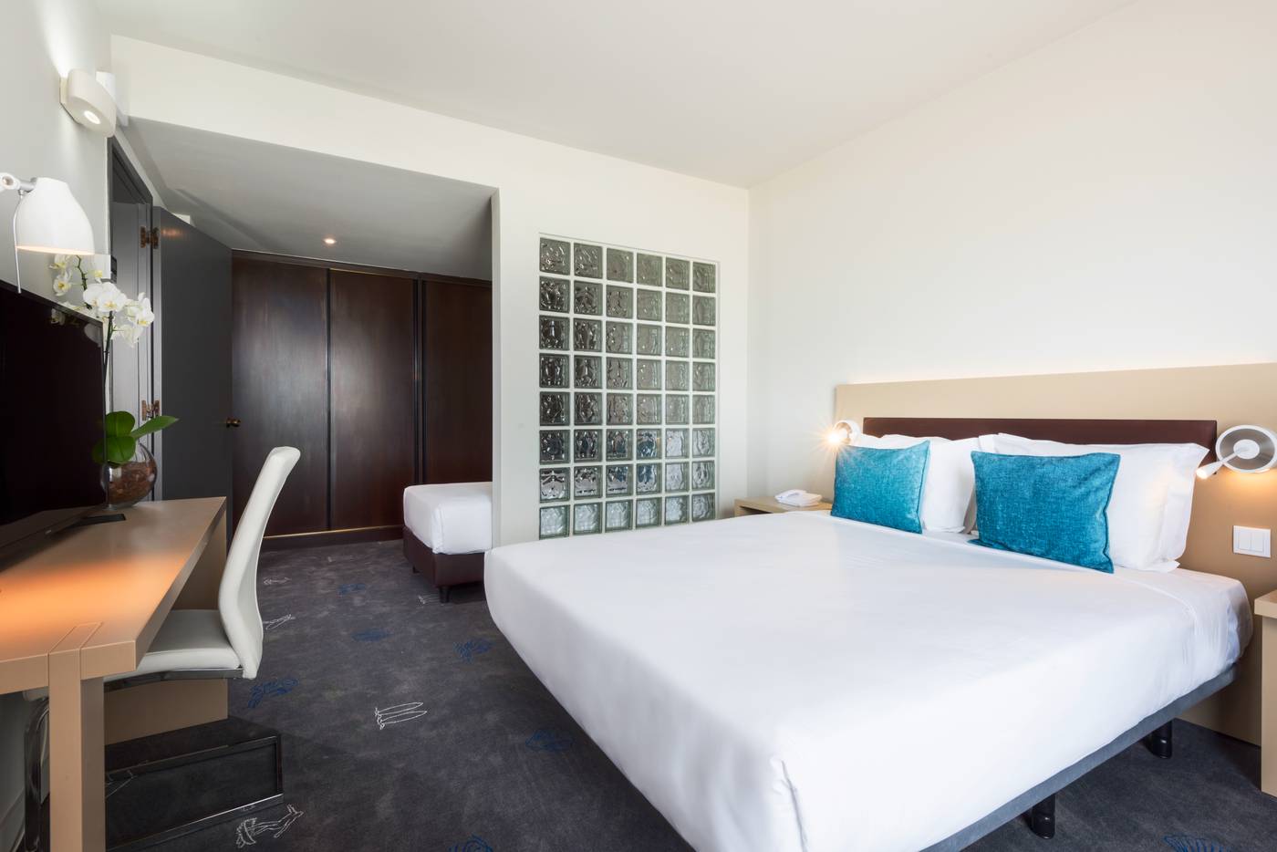 Tryp-Lisboa-Caparica-Mar-Hotel-Room-30