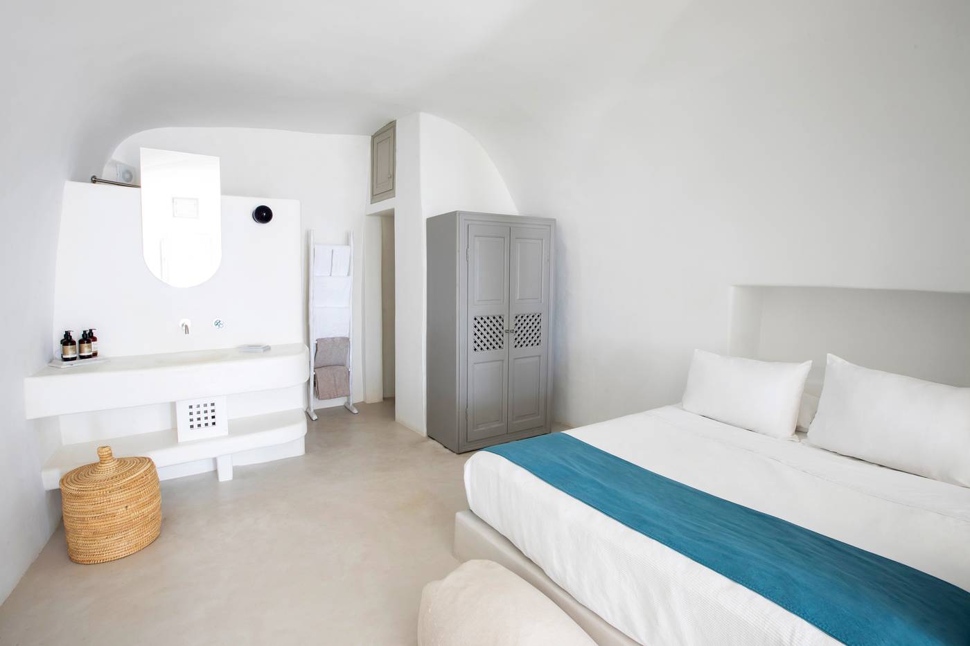 Ducato-Di-Oia-Room-3
