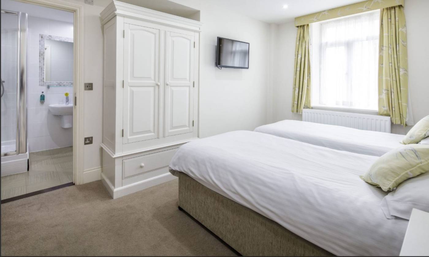 Ommaroo-Hotel-Room-8