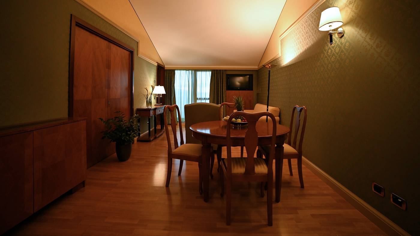 Best-Western-Grand-Htl-Guinigi-Room-35