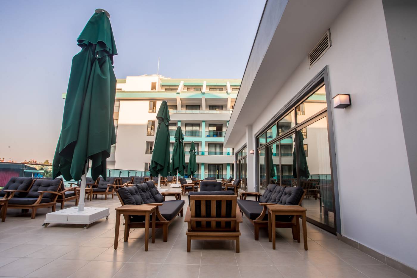 Sensitive-Premium-Resort---Spa-Terrace-15