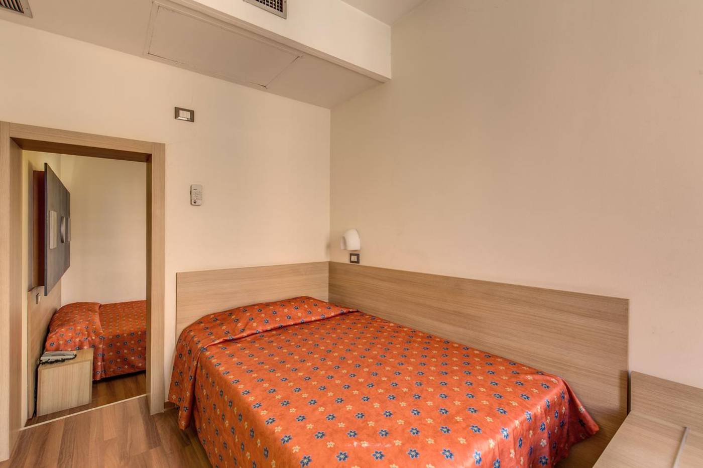 Hotel-San-Remo-Room-26