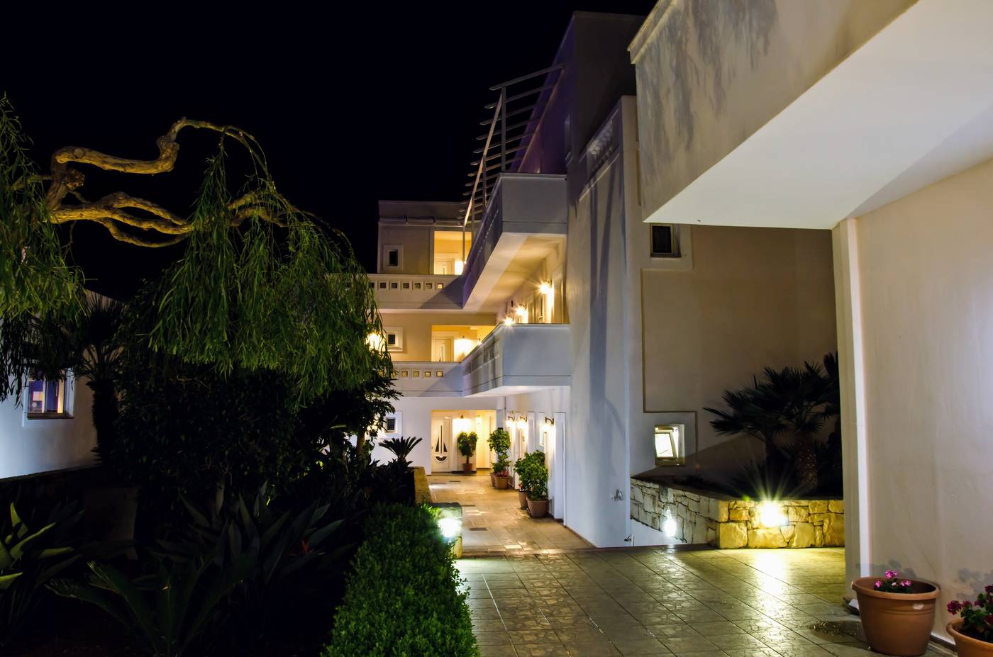 Yiannis-Manos-Apartments-General-view-18