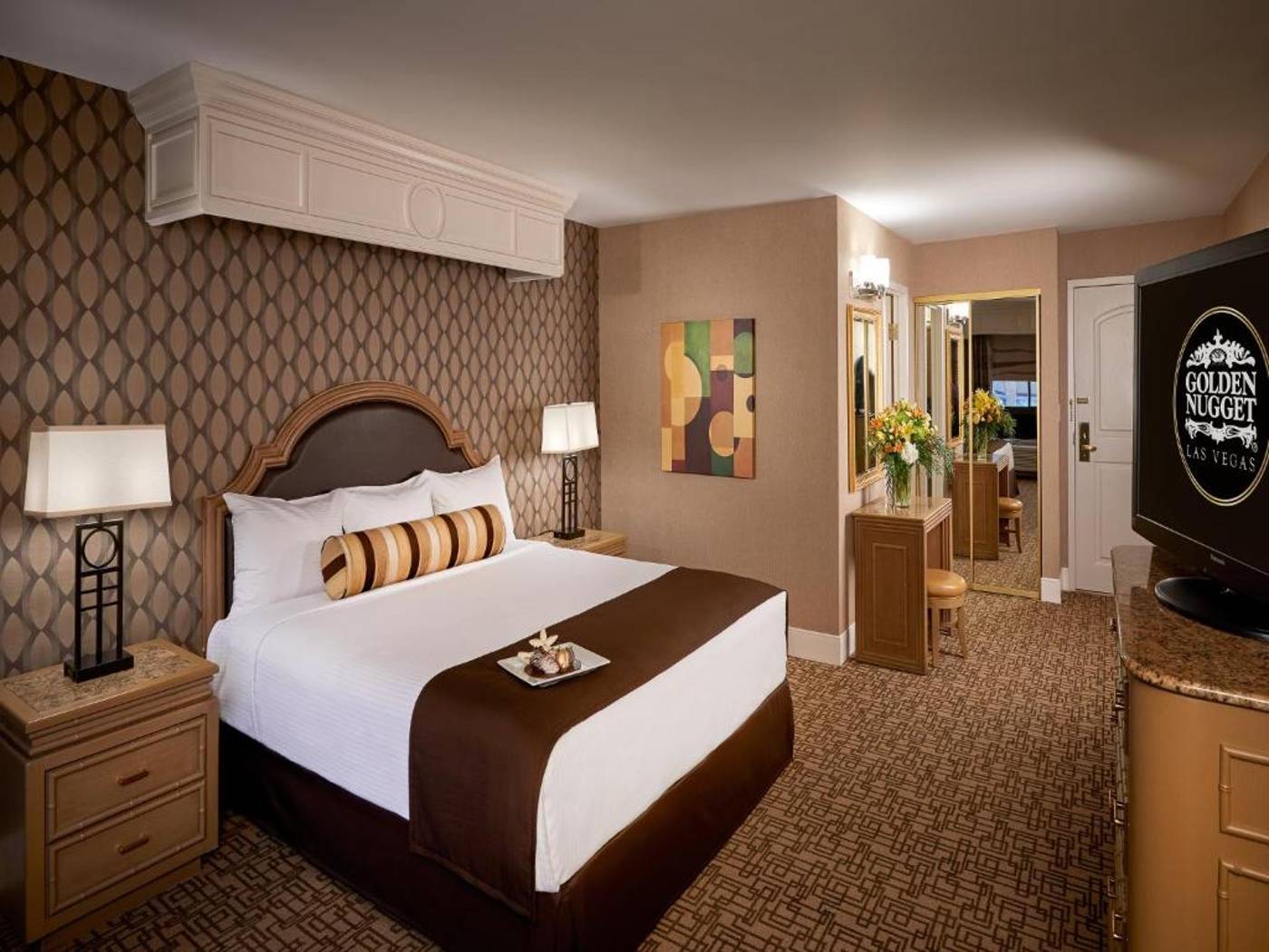 Golden-Nugget-Hotel-Room-15