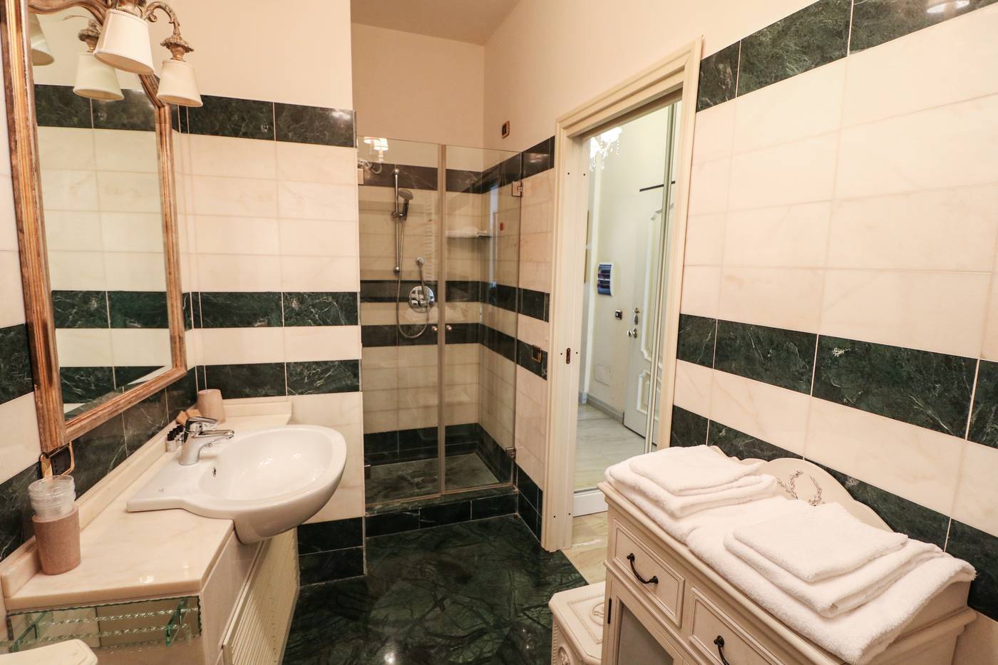 Rome-Kings-Suite-Room-31