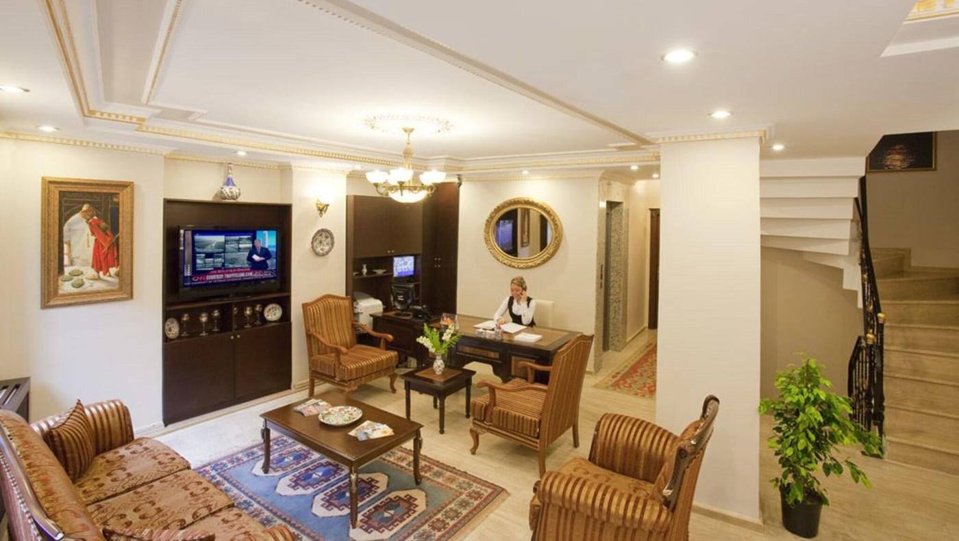 Art-City-Hotel-Lobby-12