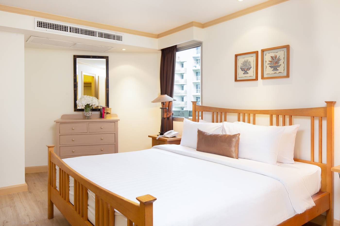 Riverfront-Bangkok-Room-18
