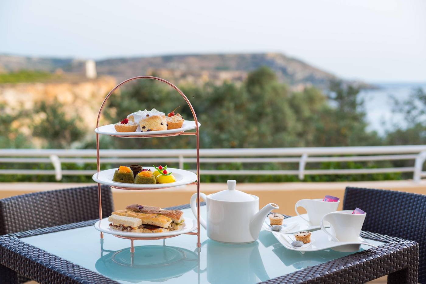 Radisson-Blu-Resort---Spa-Golden-Sands-Bar-8