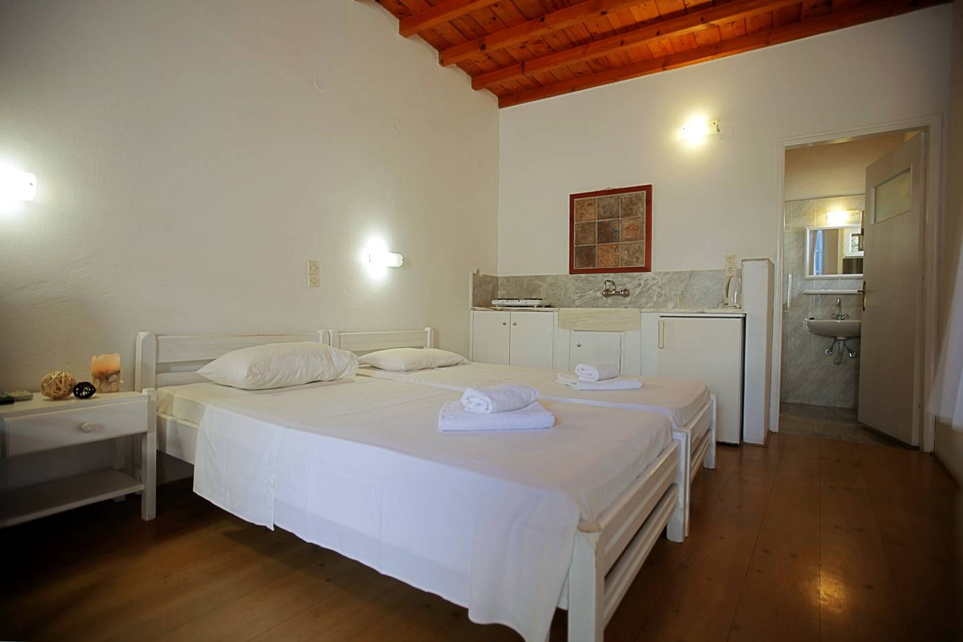 Voula-s-Economy-Studios-Room-7