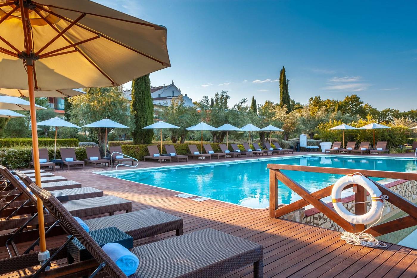 Convento-Do-Espinheiro--Historic-Hotel---Spa-Pool-66