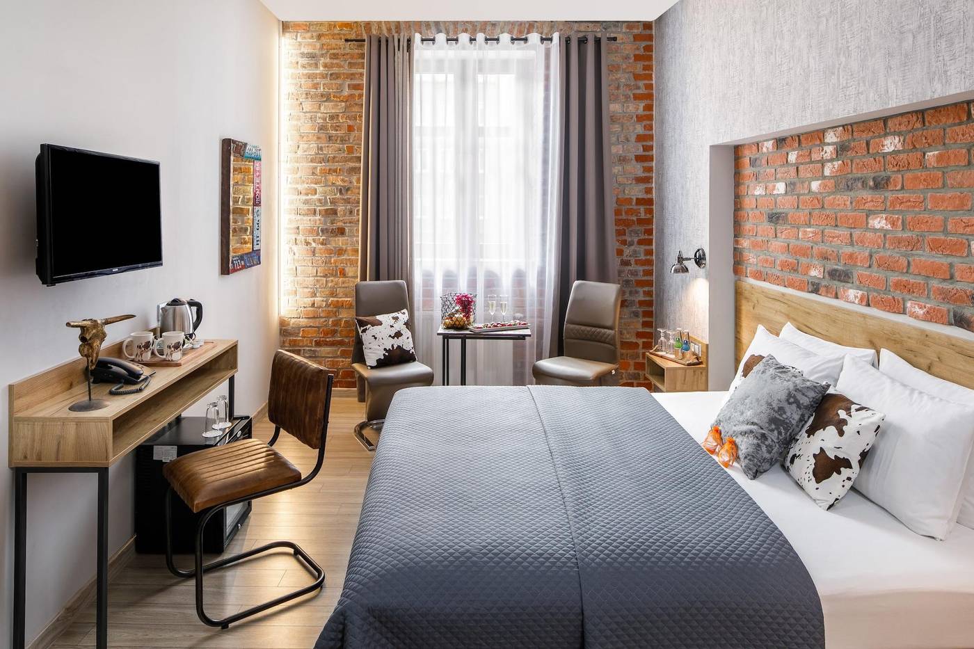 Art---Garden-Residence-Room-8