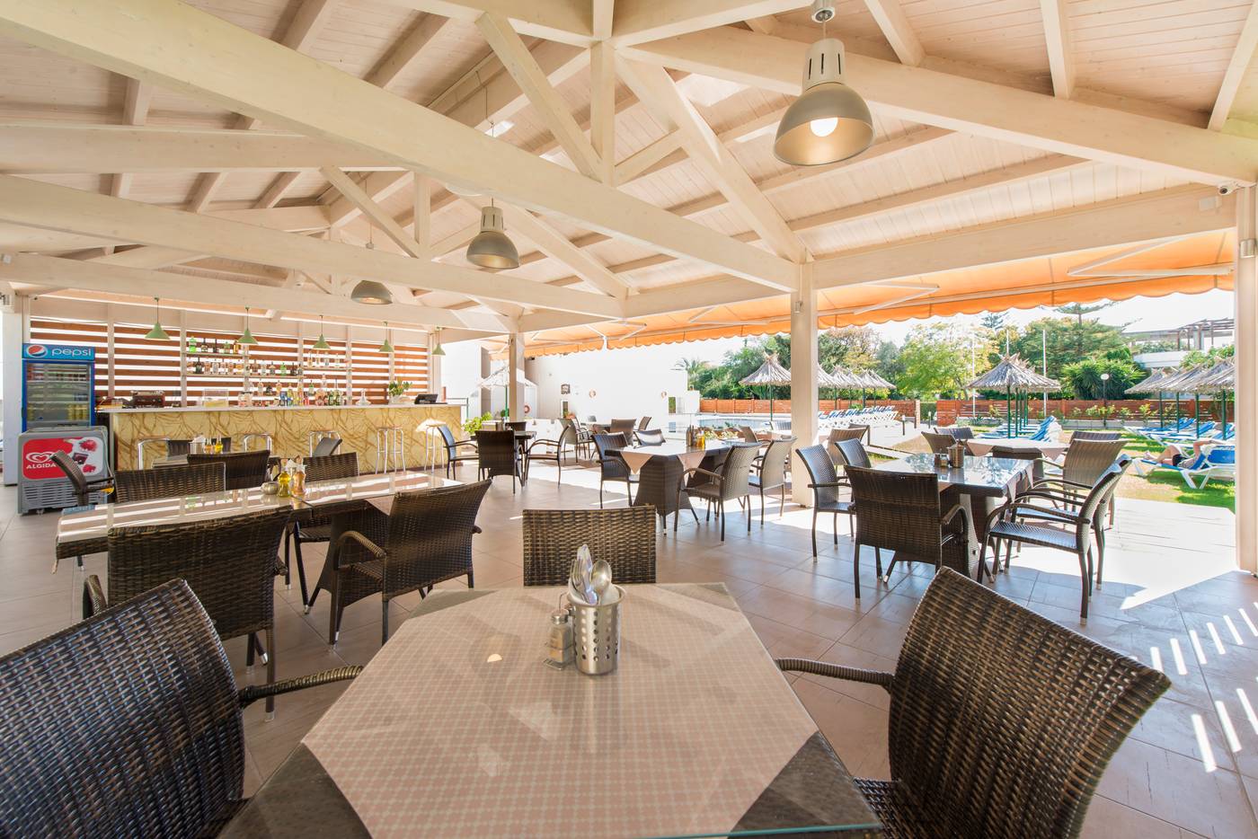 Sunday-Hotel-Restaurant-7