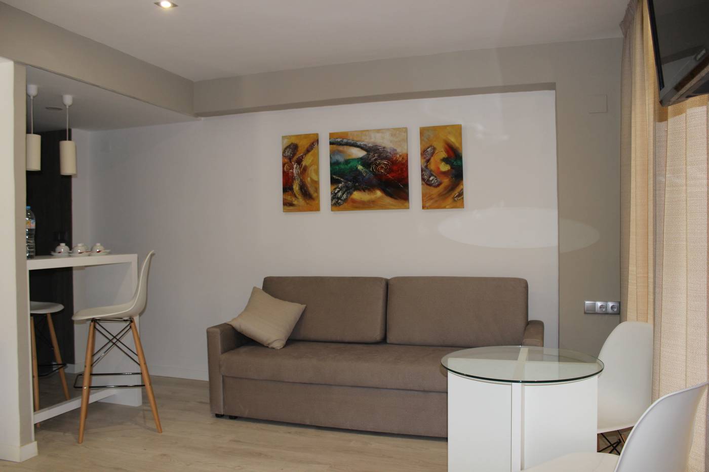 Flamingo-Beach-Resort---Adults-Recommended-Room-25