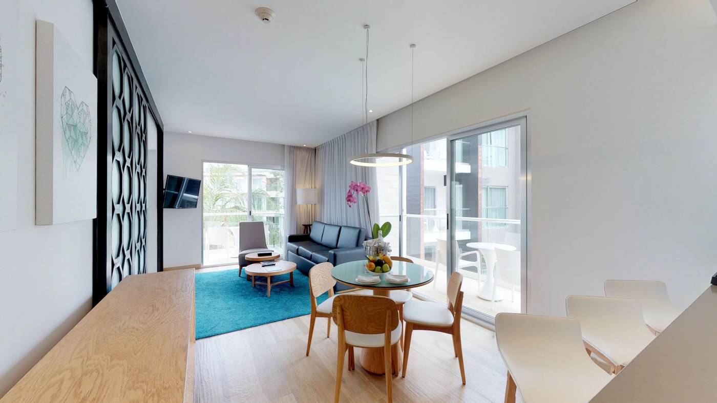 Essence-at-the-Fives-Beach-Room-39