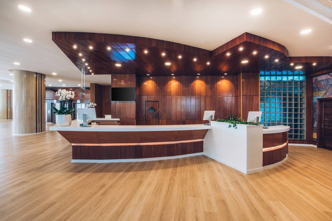 Iberostar-Waves-Bouganville-Playa-Lobby-37