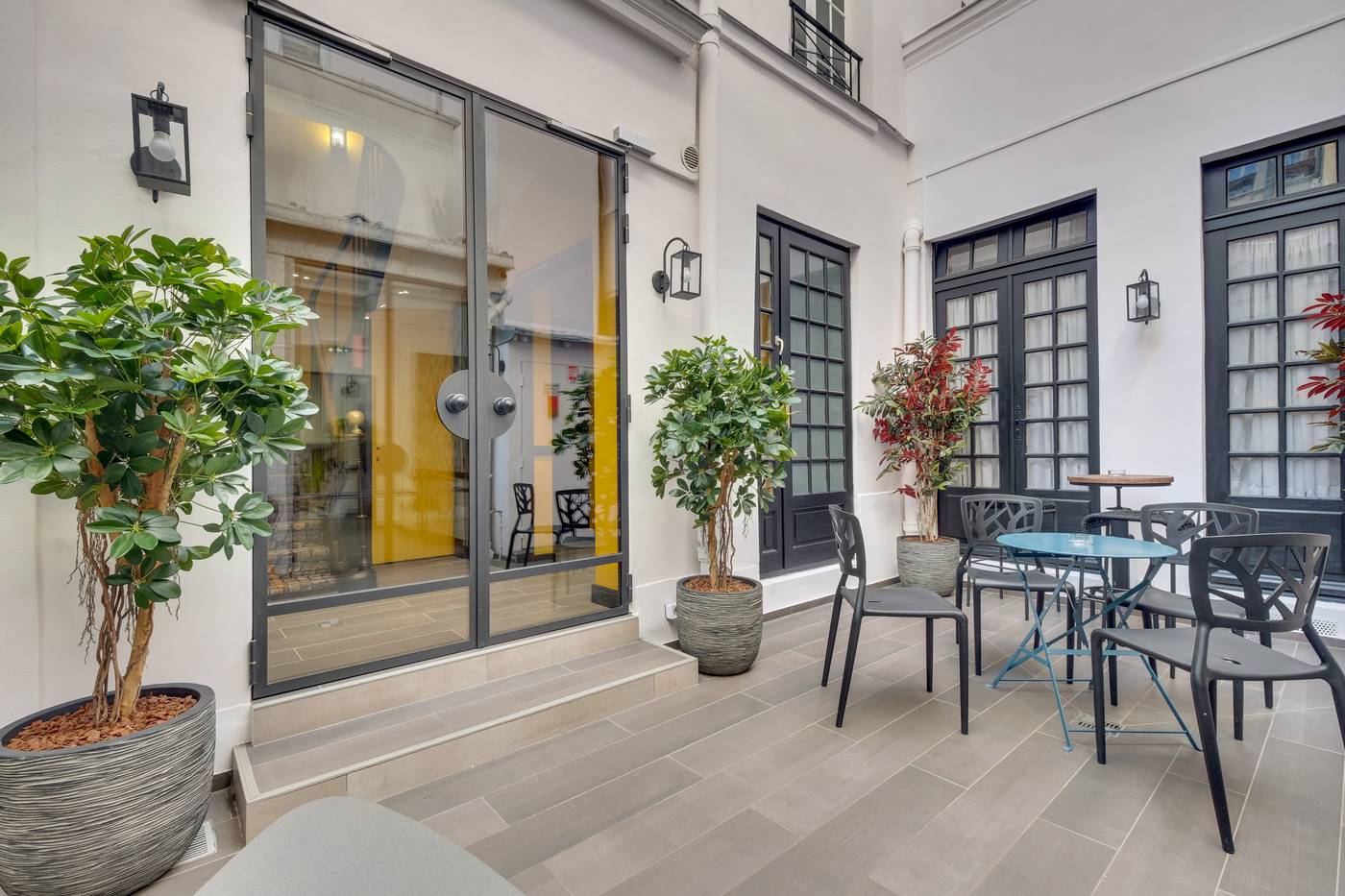 Hotel-Nord-Et-Champagne-Terrace-1