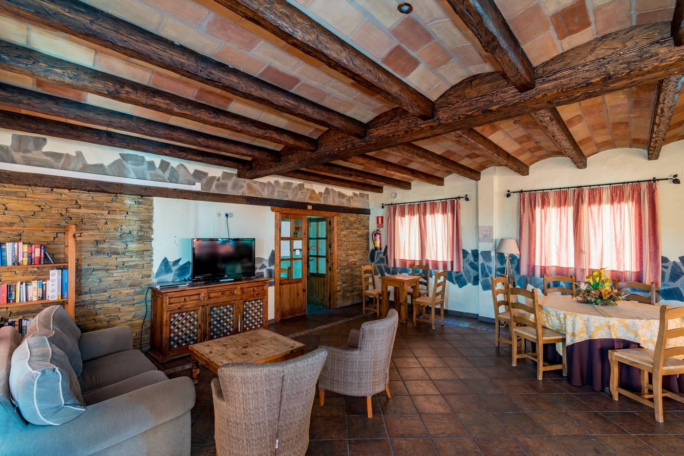 Rural-Almazara-Hotel-Lobby-12