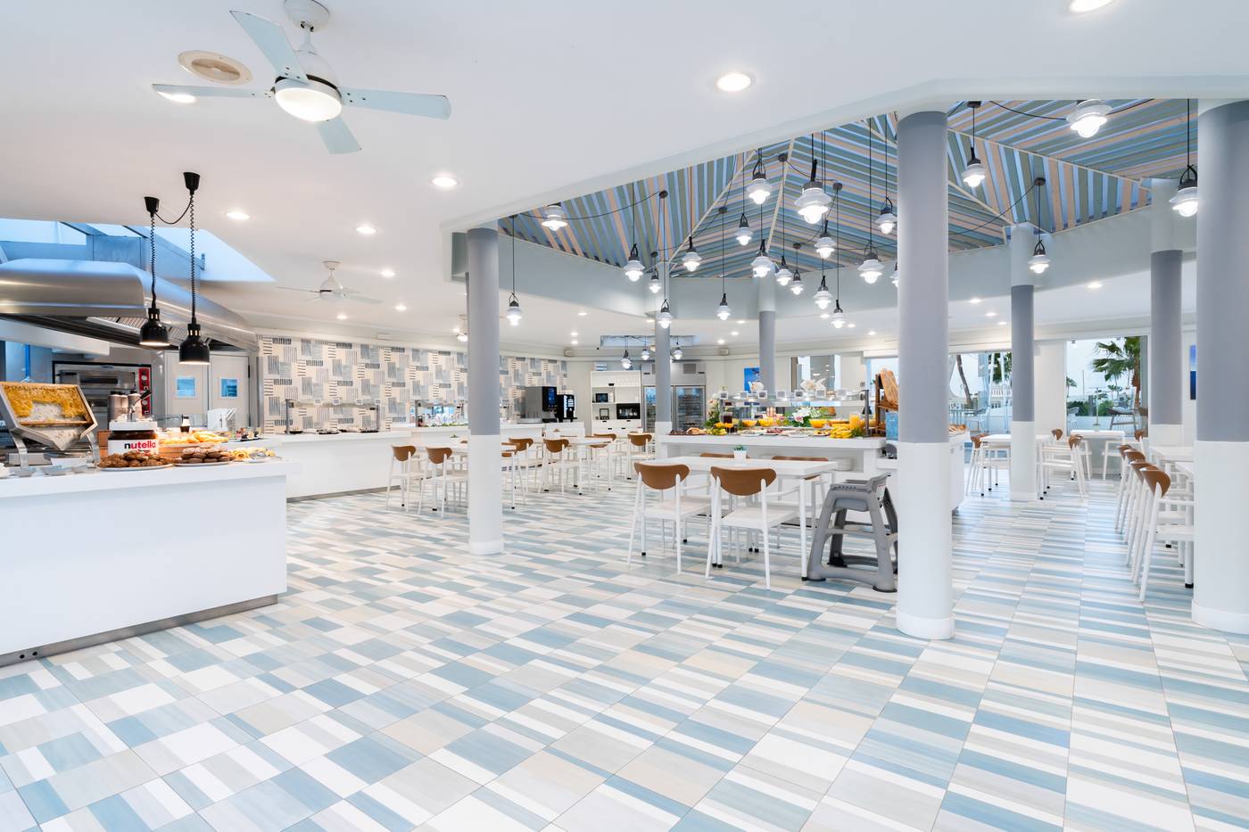 Hovima-La-Pinta-Beachfront-Family-Hotel-Restaurant-51