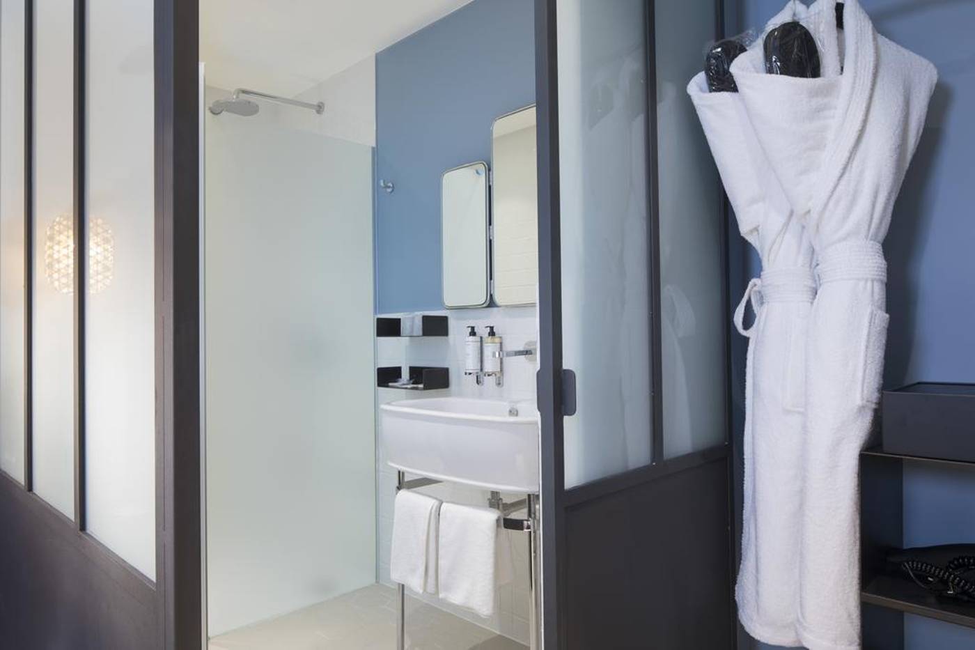 Les-Deux-Girafes-Room-32