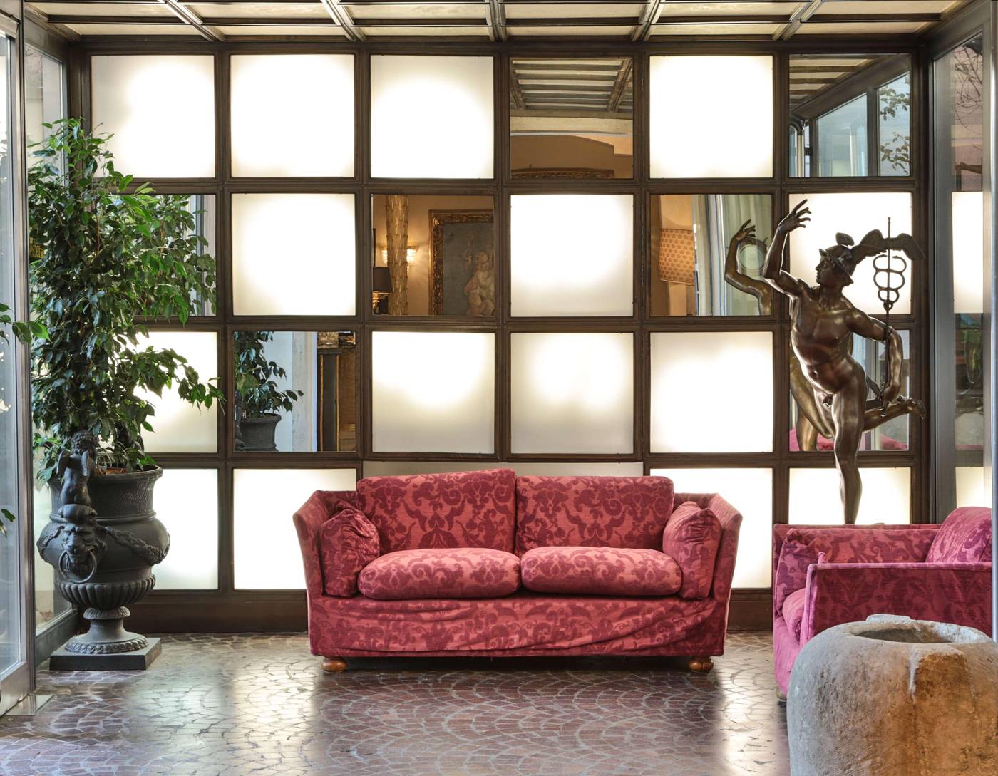 BEST-WESTERN-Hotel-Rivoli-Lobby-19