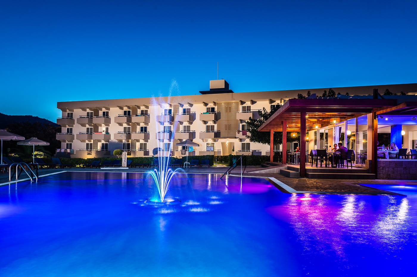Zoes-Hotel-Pool-3