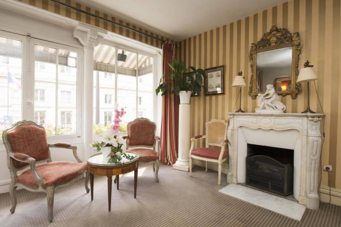 France-Louvre-Lobby-7