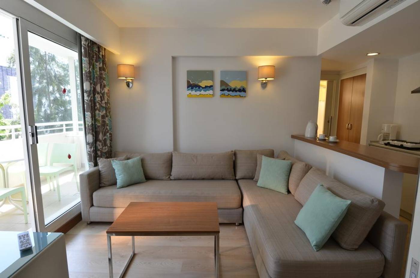 Side-Resort-Hotel-Room-24