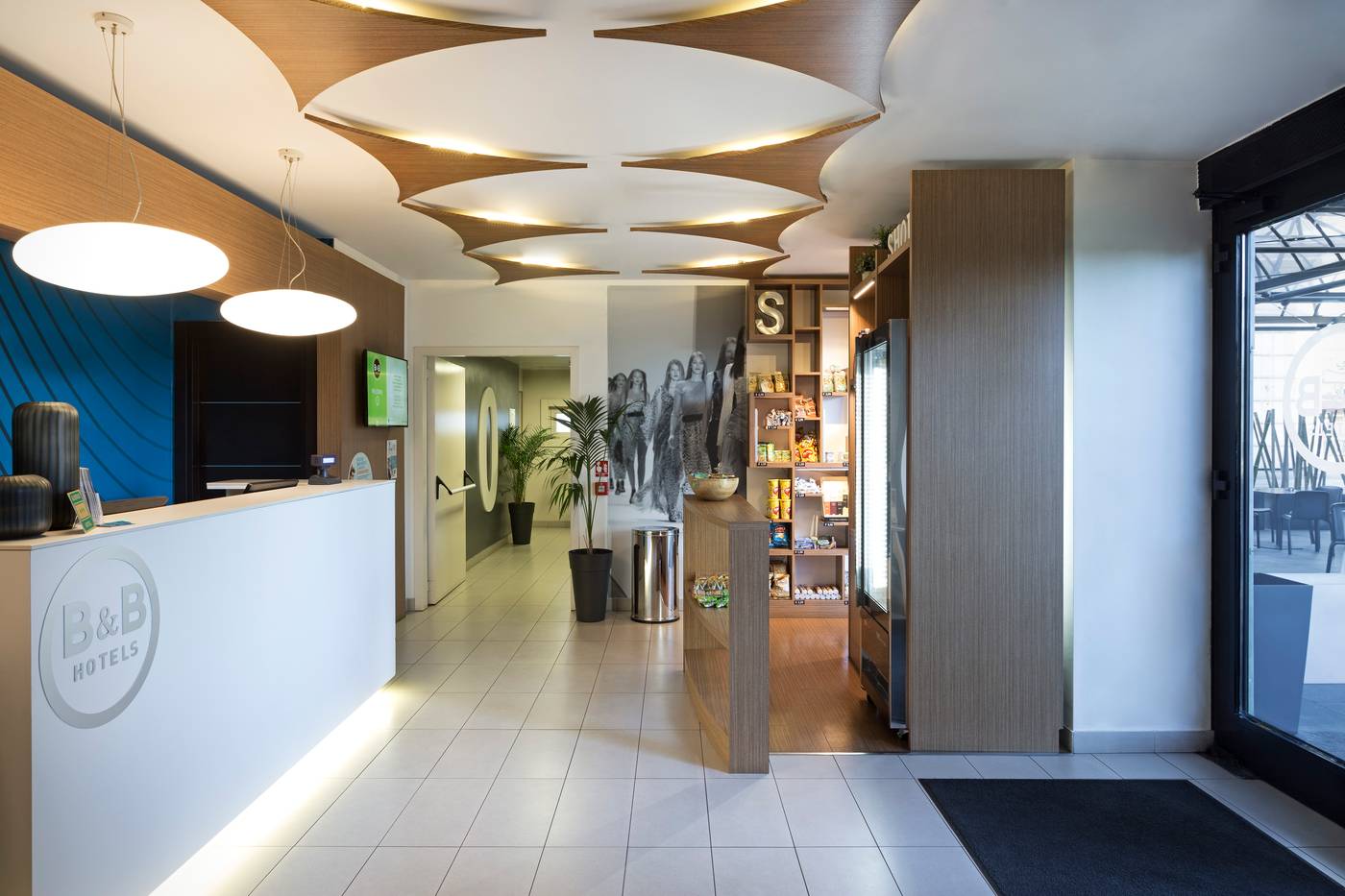 B-B-Hotel-Milano-Cenisio-Garibaldi-Lobby-11