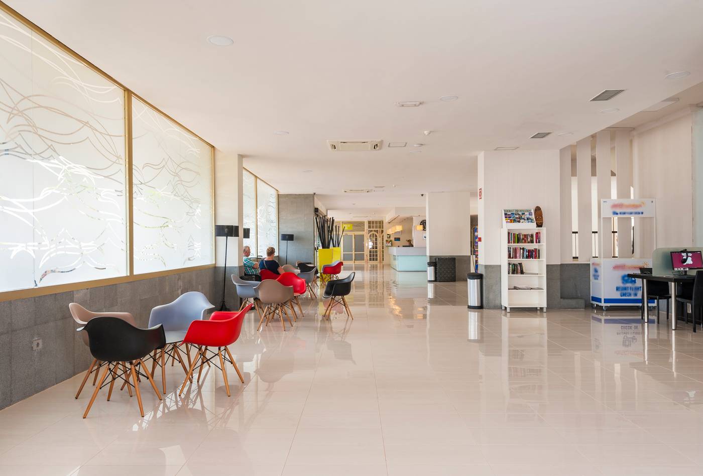 Columbus-Aparthotel-Lobby-47