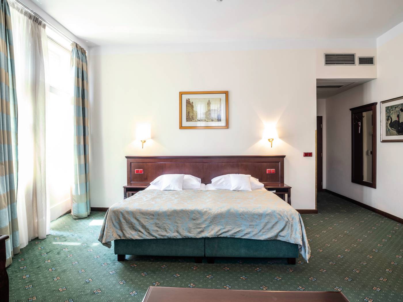 EA-Hotel-DownTown-Room-21