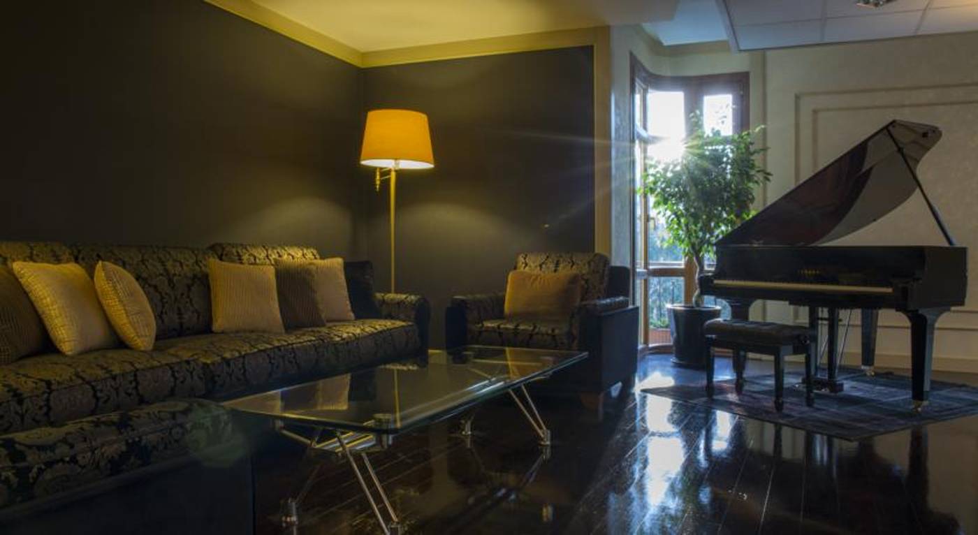 Mega-Residence-Hotel-Lobby-7