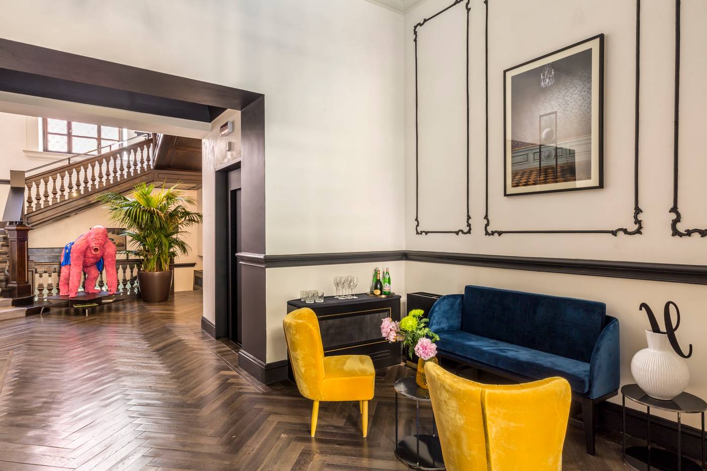 The-H-All-Tailor-Suite-Roma-Lobby-2