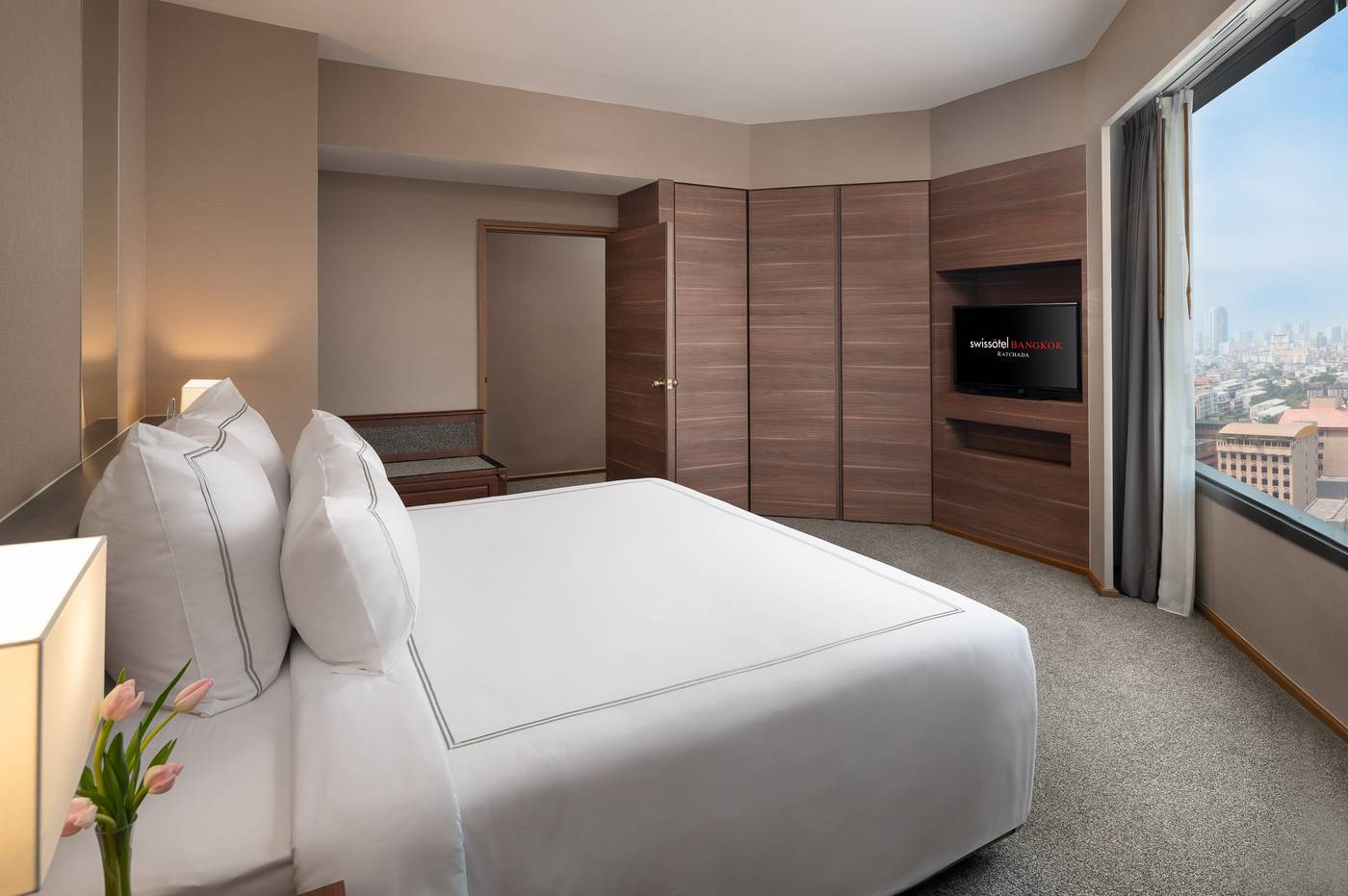 Swissotel-Bangkok-Ratchada-Room-17