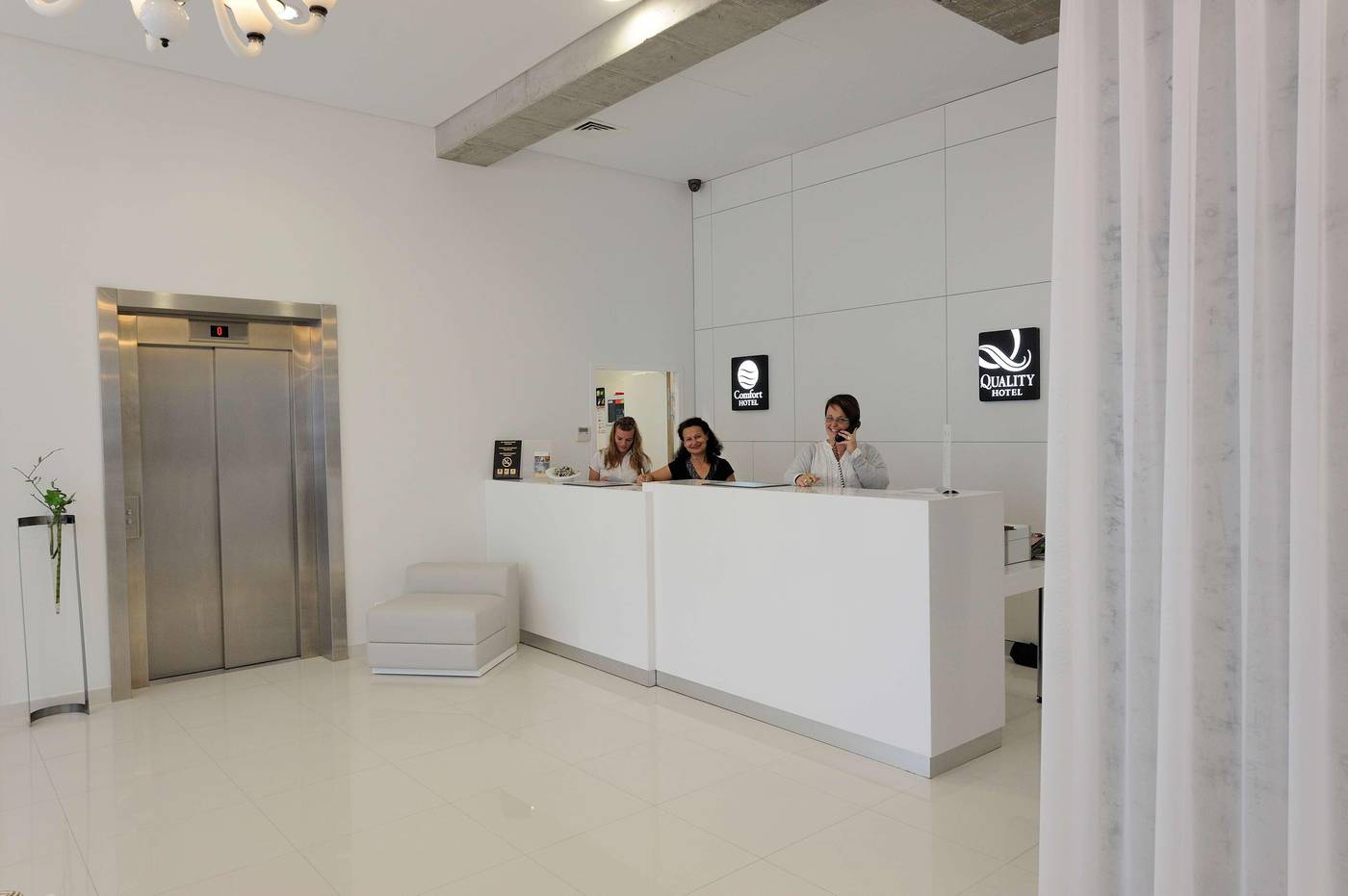 Kyriad Prestige Perpignan Centre del Mon-France-PERPIGNAN-Lobby-10