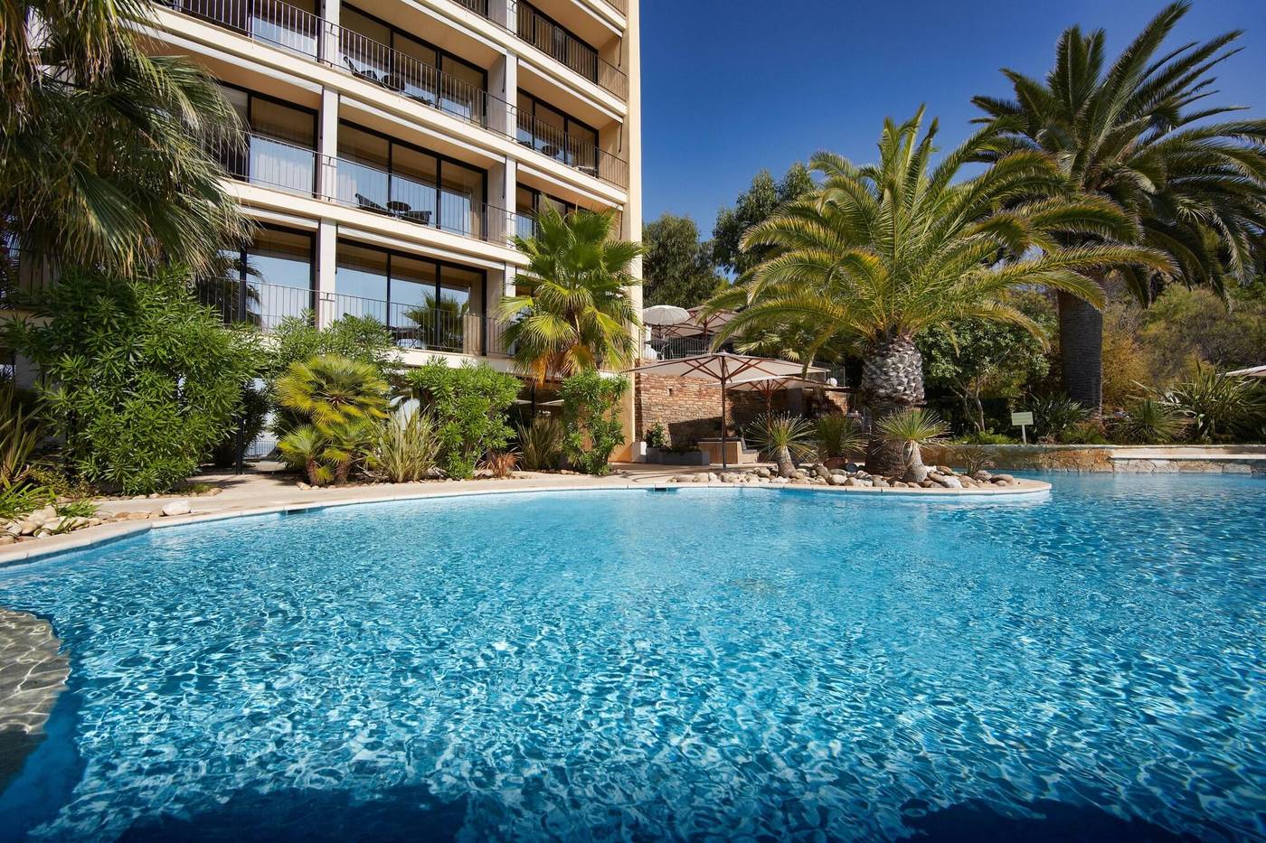 Hotel-Le-Bailli-de-Suffren-Room-3