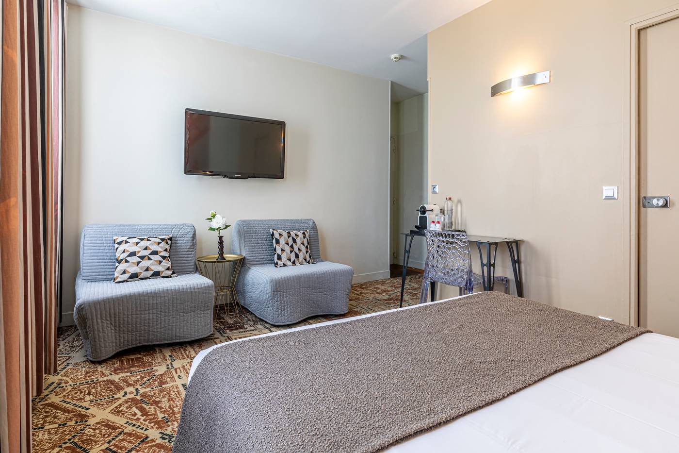 Hotel-Alpha-Paris-Eiffel-by-Patrick-Hayat-Room-28