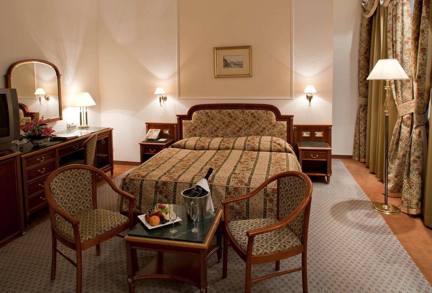 Ambassador-Zlat-----Husa-Room-18