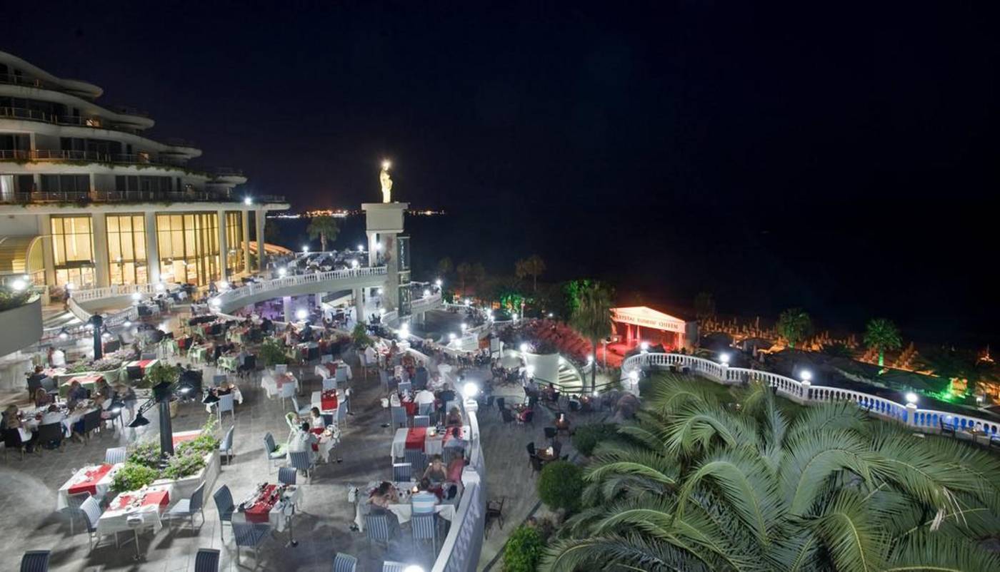 Crystal-Sunrise-Queen-Luxury-Resort---Spa-Terrace-17