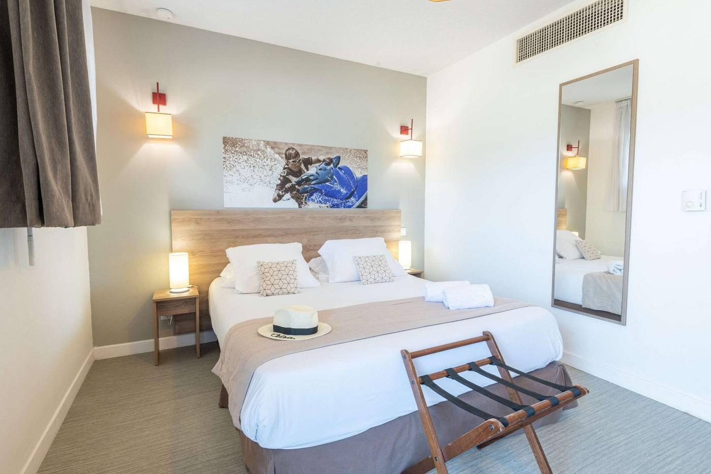 Comfort-Suites-Cannes-Mandelieu-Room-30
