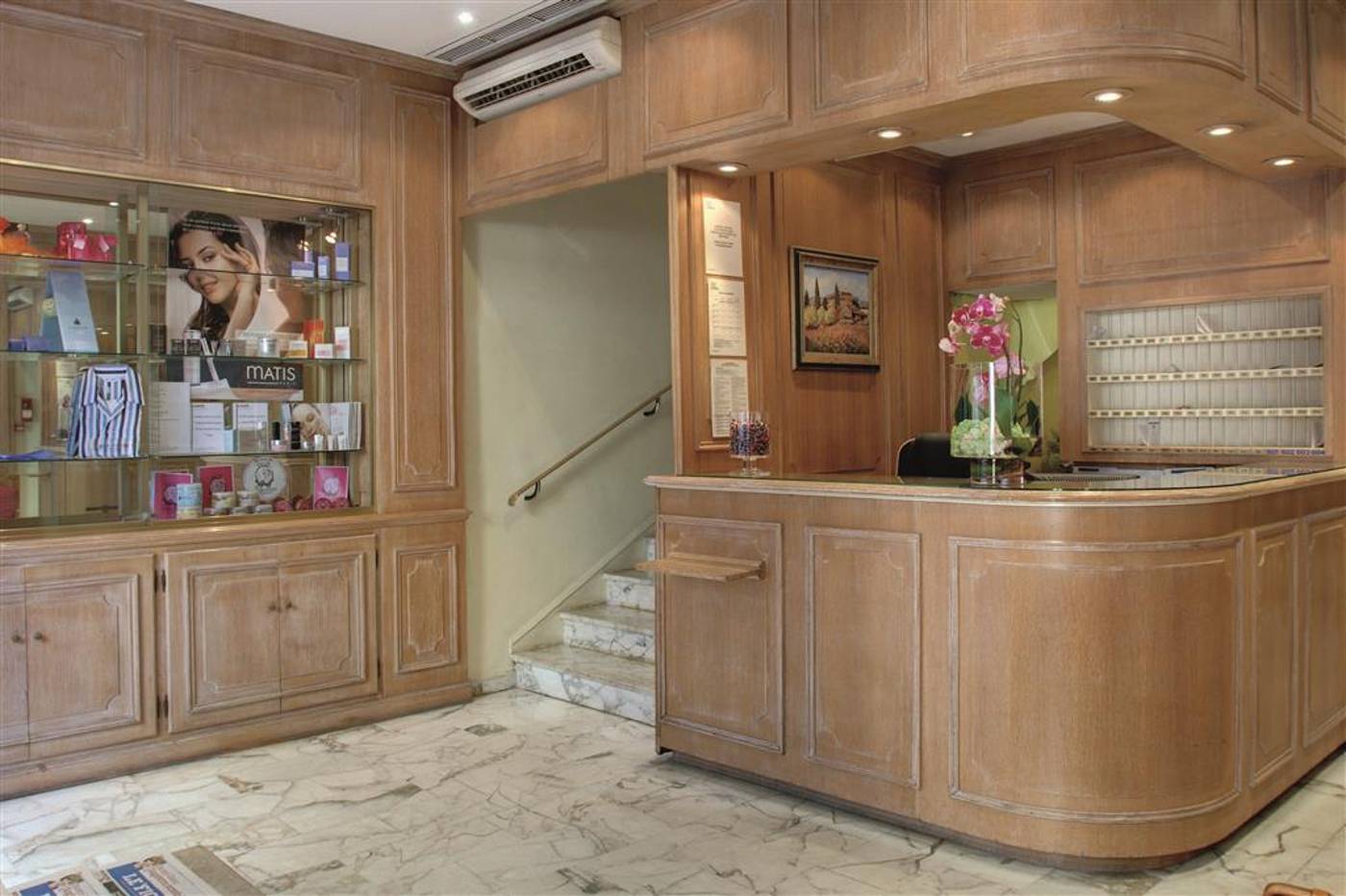 Best-Western-Hotel-Univers-Lobby-47