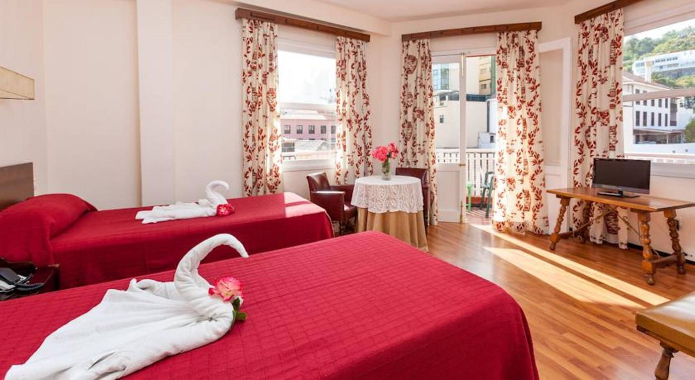 Maga-Room-15