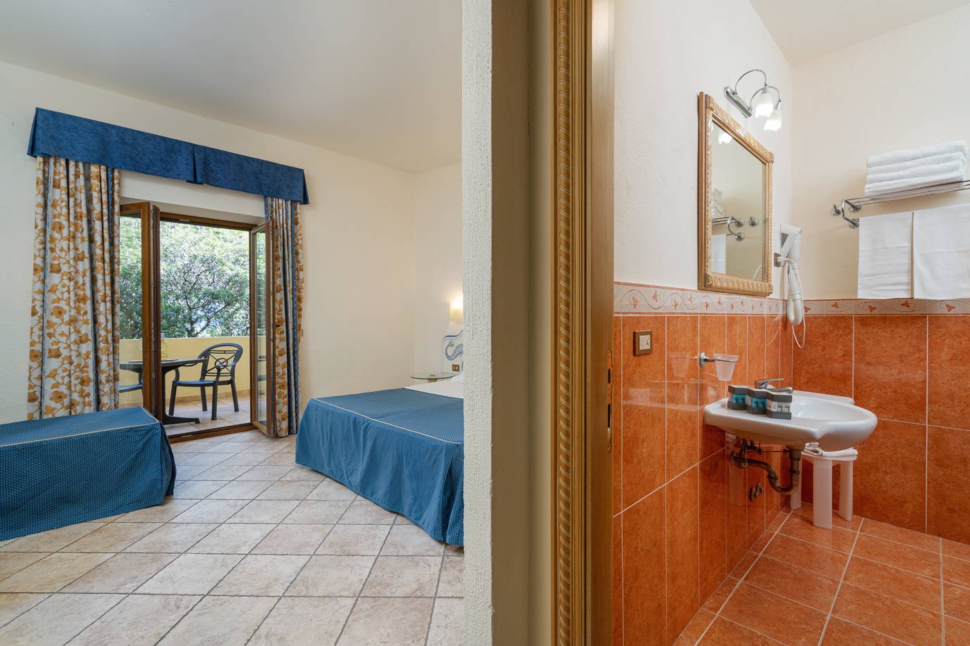 Club Esse Palmasera Resort-Italy-CALA GONONE - DORGALI (NU)-Room-9